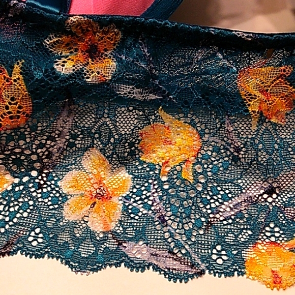 New Victoria's Secret PINK Gorgeous Lacey Date Super Push-Up Bra 36D - Picture 13 of 16